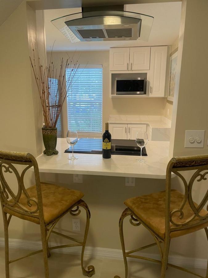 Coastal Townhome In Jupiter 1 Mile To Beach! Exterior photo